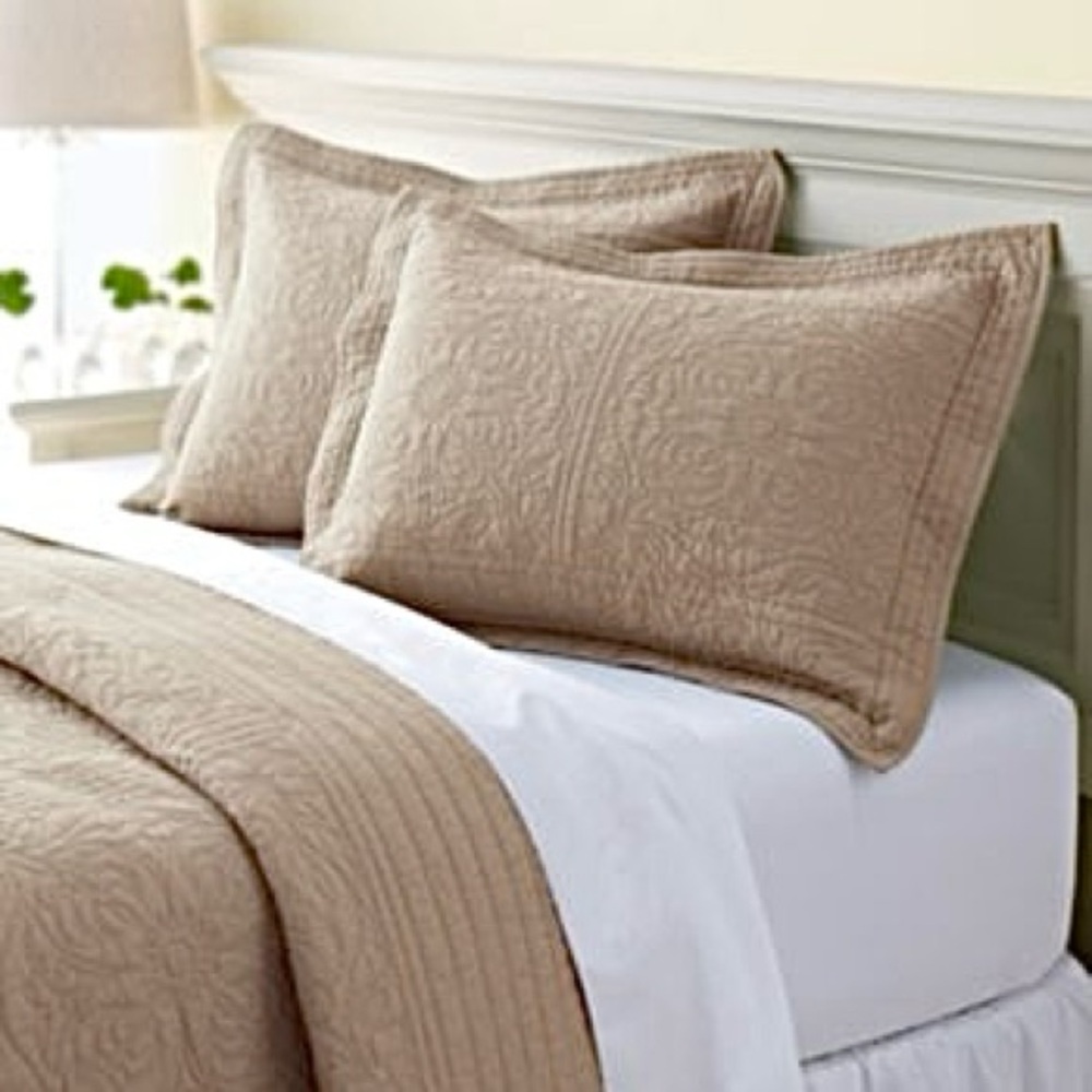 NWT Home Classics Anna King Floral Quilt Blanket Coverlet in Taupe
